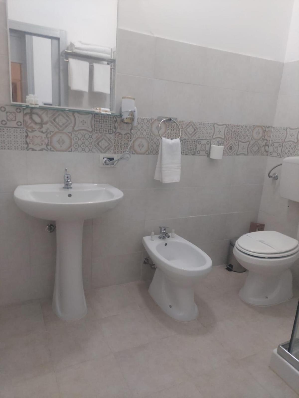 Guest House Lamphotel Militello باليرمو المظهر الخارجي الصورة