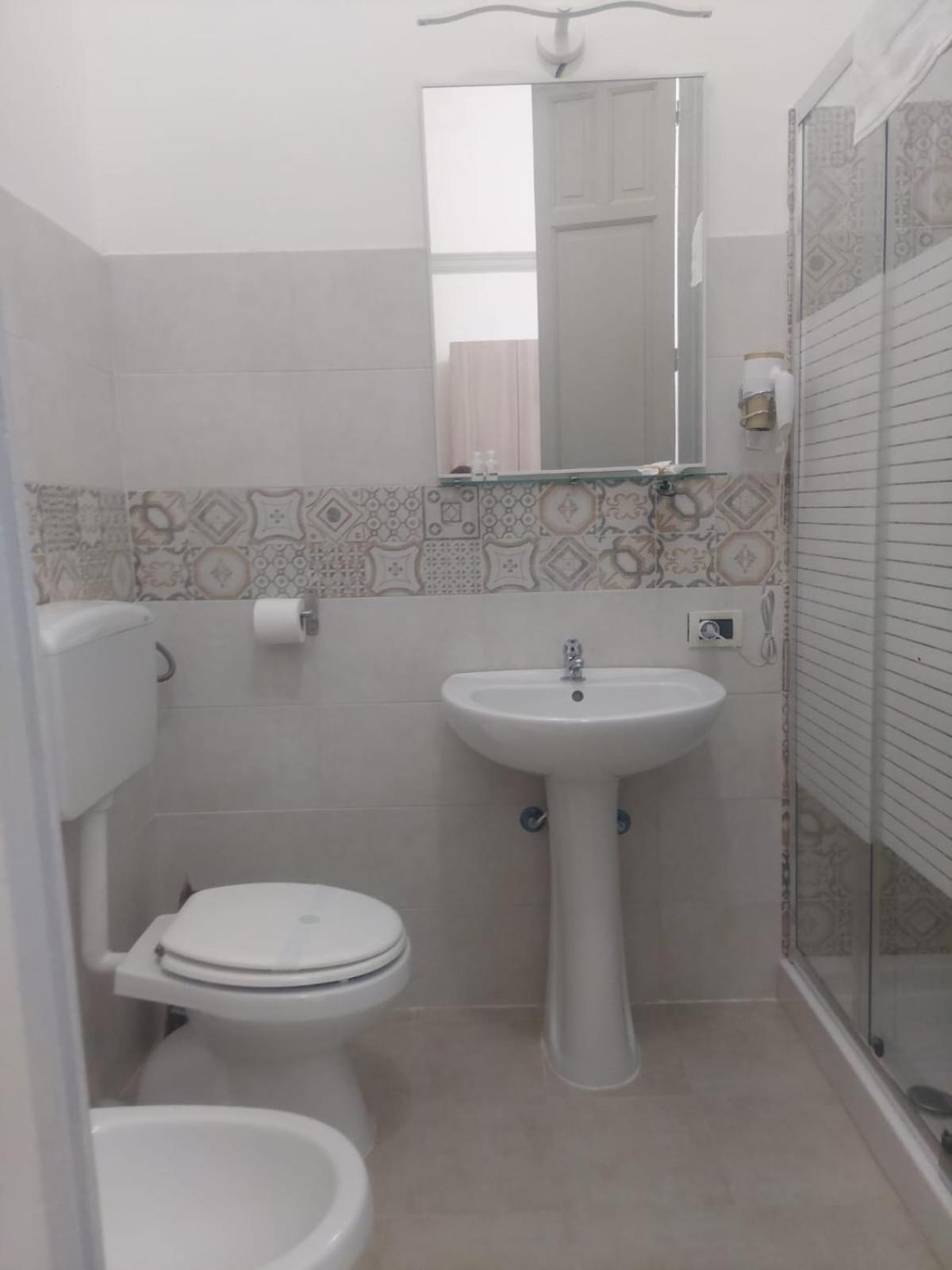 Guest House Lamphotel Militello باليرمو المظهر الخارجي الصورة