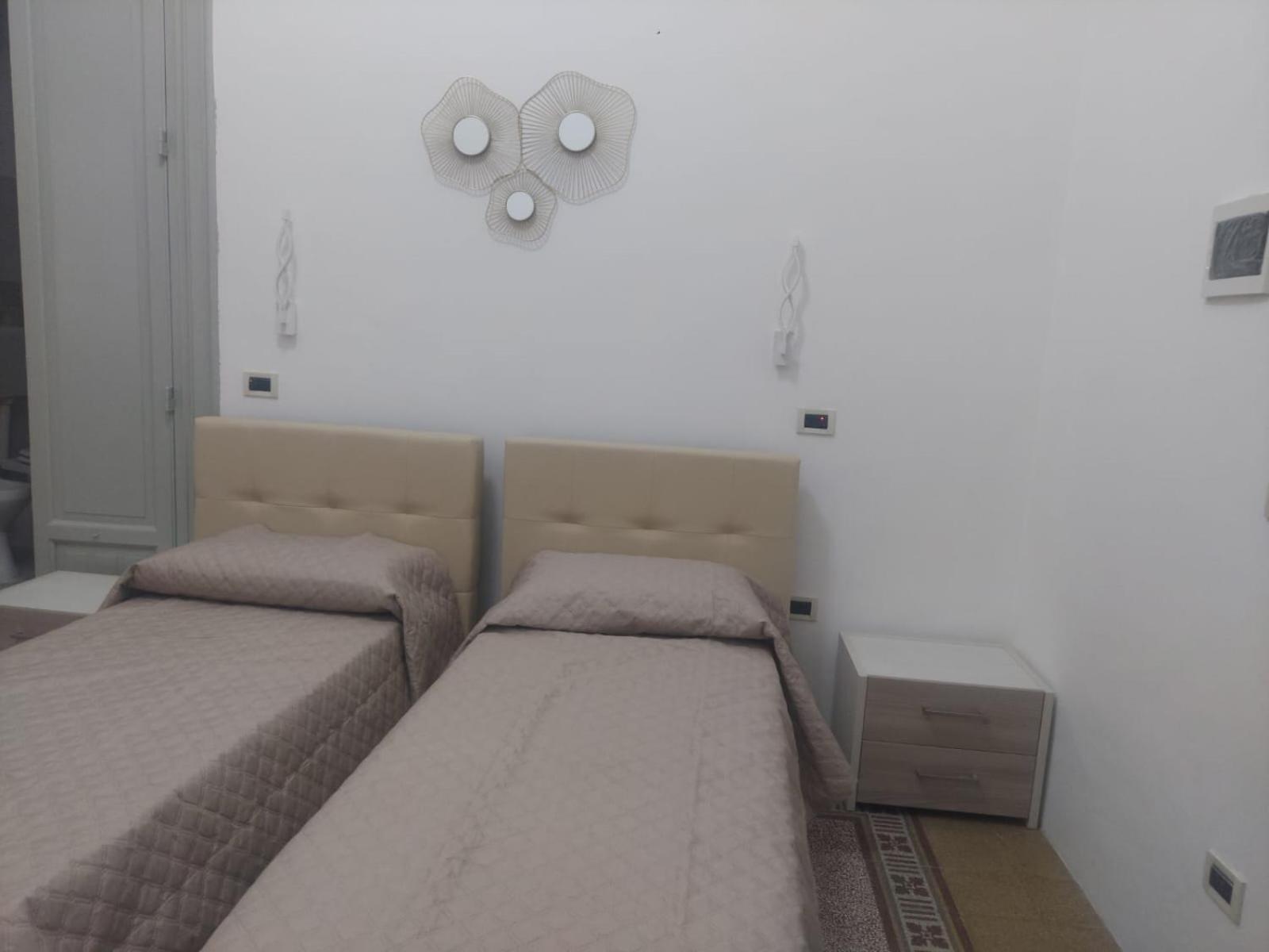 Guest House Lamphotel Militello باليرمو المظهر الخارجي الصورة
