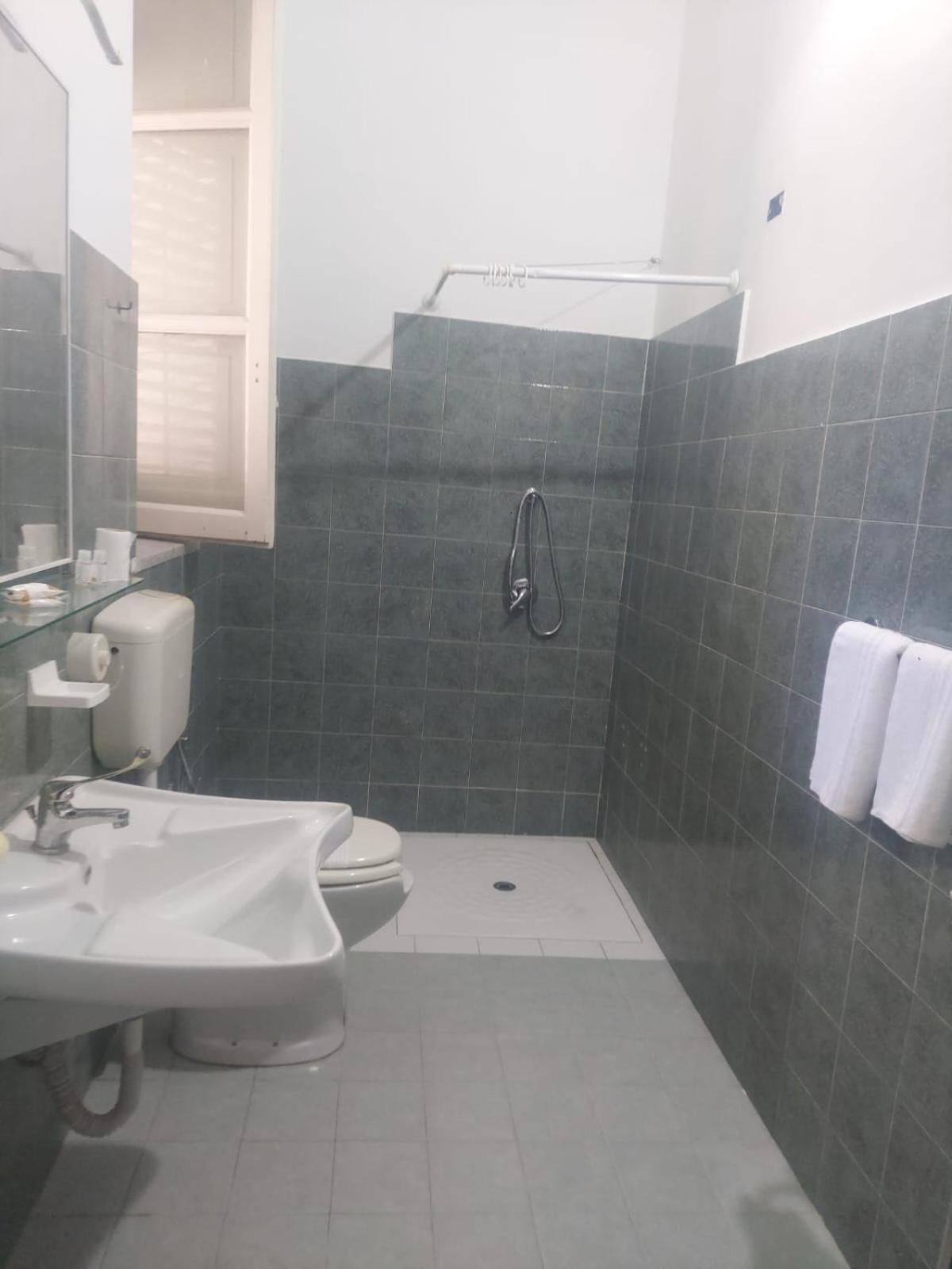 Guest House Lamphotel Militello باليرمو المظهر الخارجي الصورة