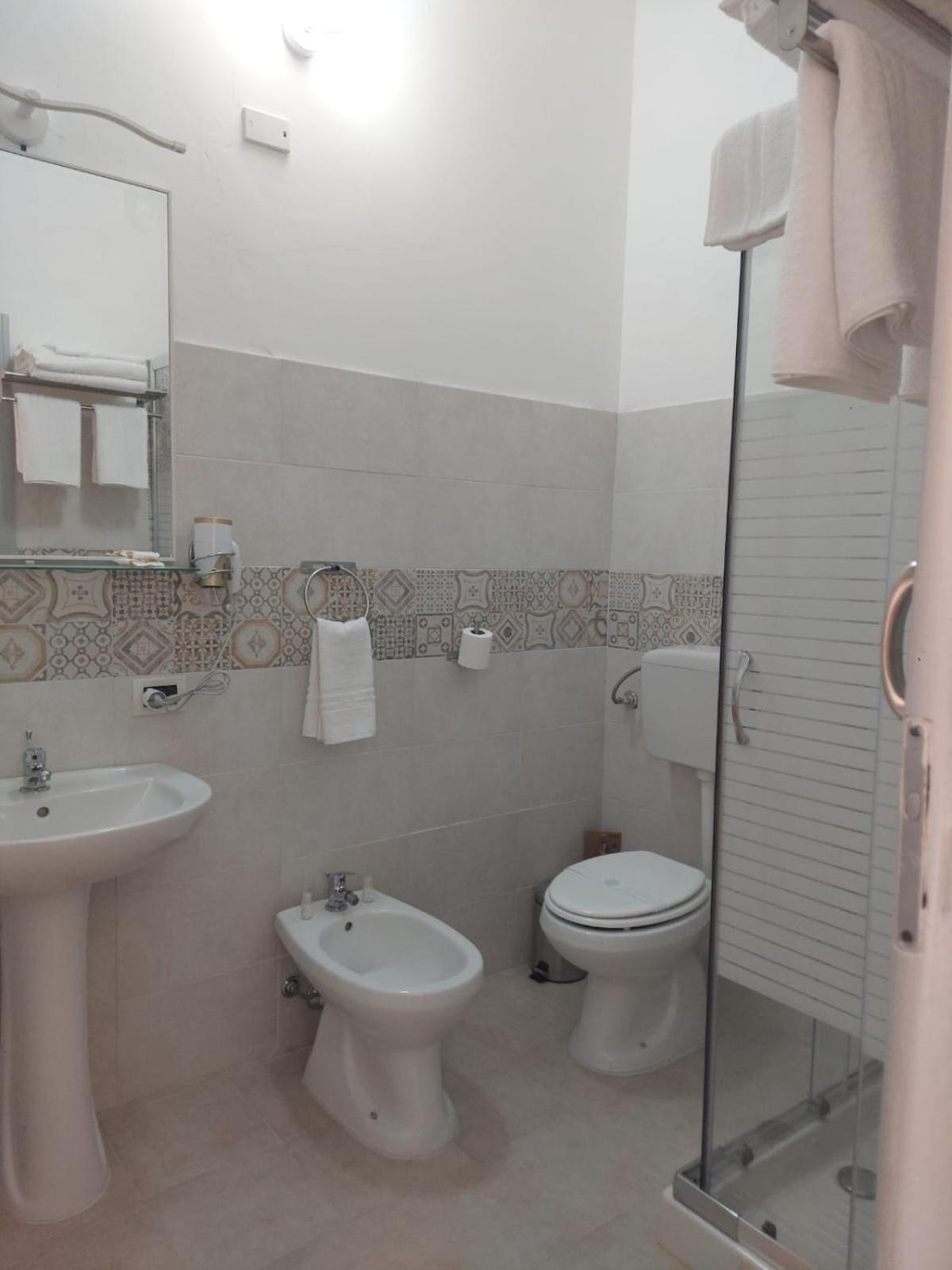 Guest House Lamphotel Militello باليرمو المظهر الخارجي الصورة
