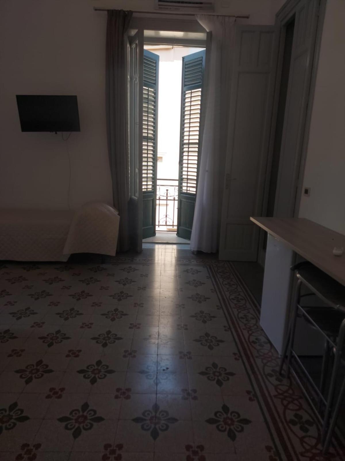 Guest House Lamphotel Militello باليرمو المظهر الخارجي الصورة